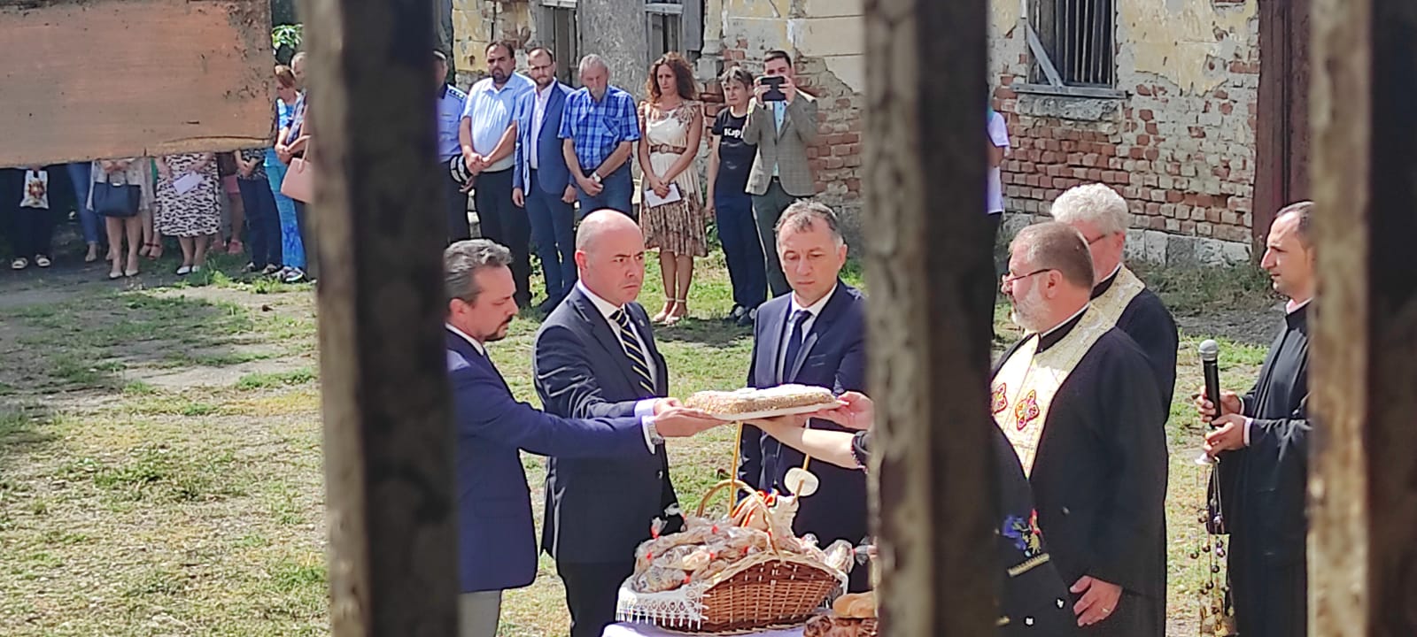 Flori la Închisoarea Tăcerii. Mesajul Premierului pentru participanții la Universitatea de Vară