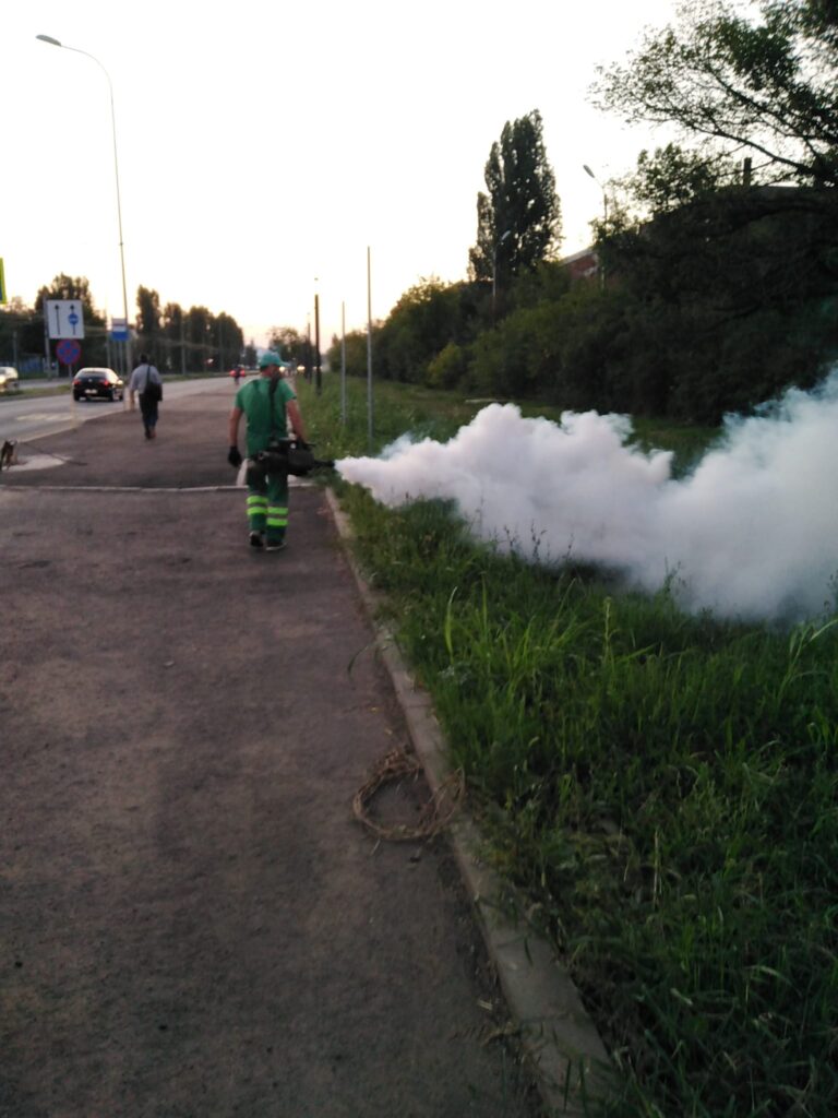 Dezinsecția continuă. Lupta împotriva țânțarilor se duce la sol