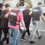(VIDEO) Mascații, descinderi la trei spărgători de locuințe. Indivizii, în arestul Poliției buzoiene