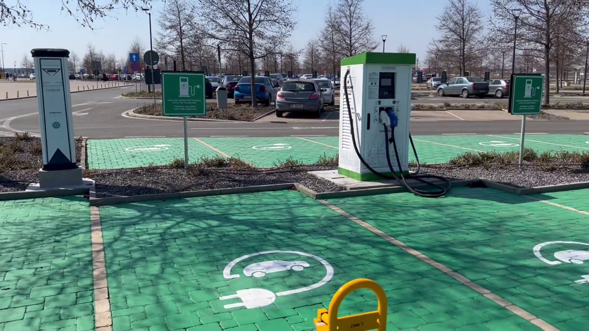 Mașini la priză. Buzăul va avea peste 70 de stații electrice de încărcare