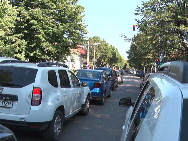(VIDEO) Intersecție semaforizată, lângă Policlinica "Nicolae Titulescu"