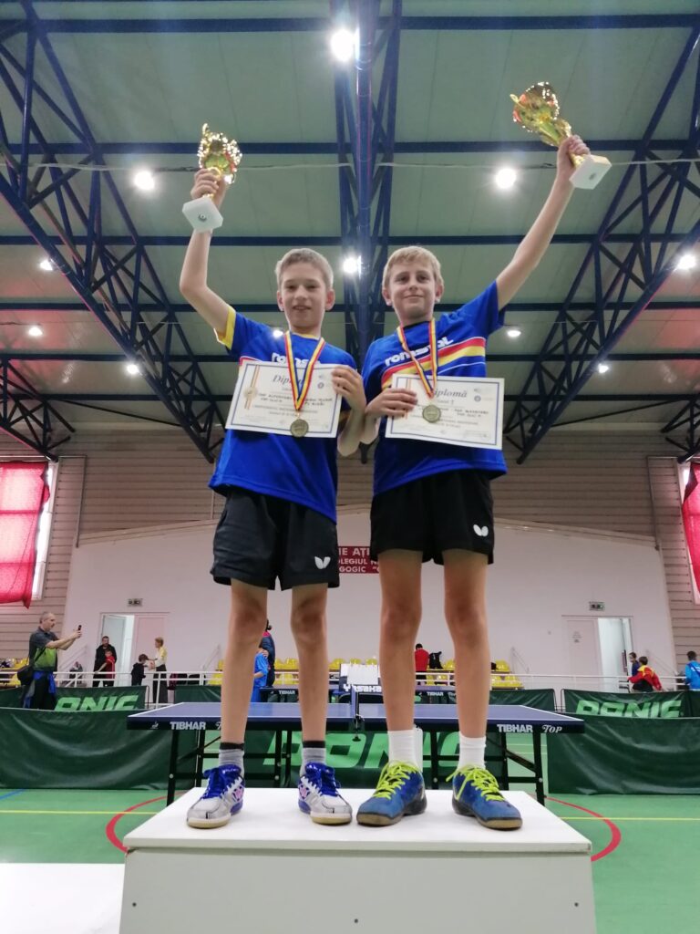 (VIDEO) Buzoianul Teo Moiseanu, pe podium. Campion și vicecampion național, la tenis de masă!