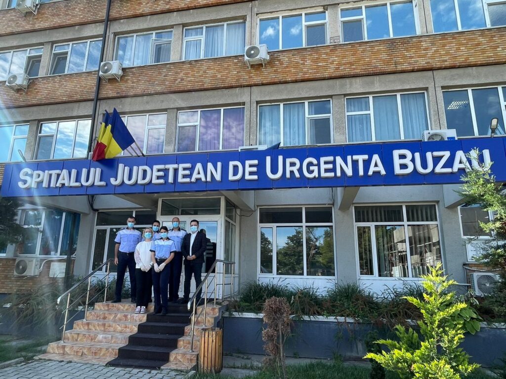 Copiii internați, vizitați de polițiștii buzoieni. Acțiune preventive la Spitalul Județean