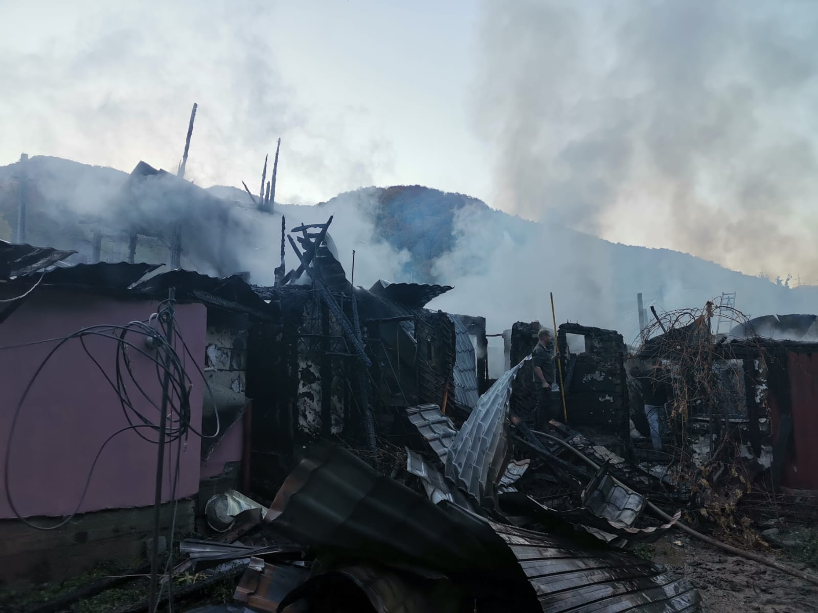 12 containere pentru familiile rămase fără case. Ajutor de urgență din partea Guvernului
