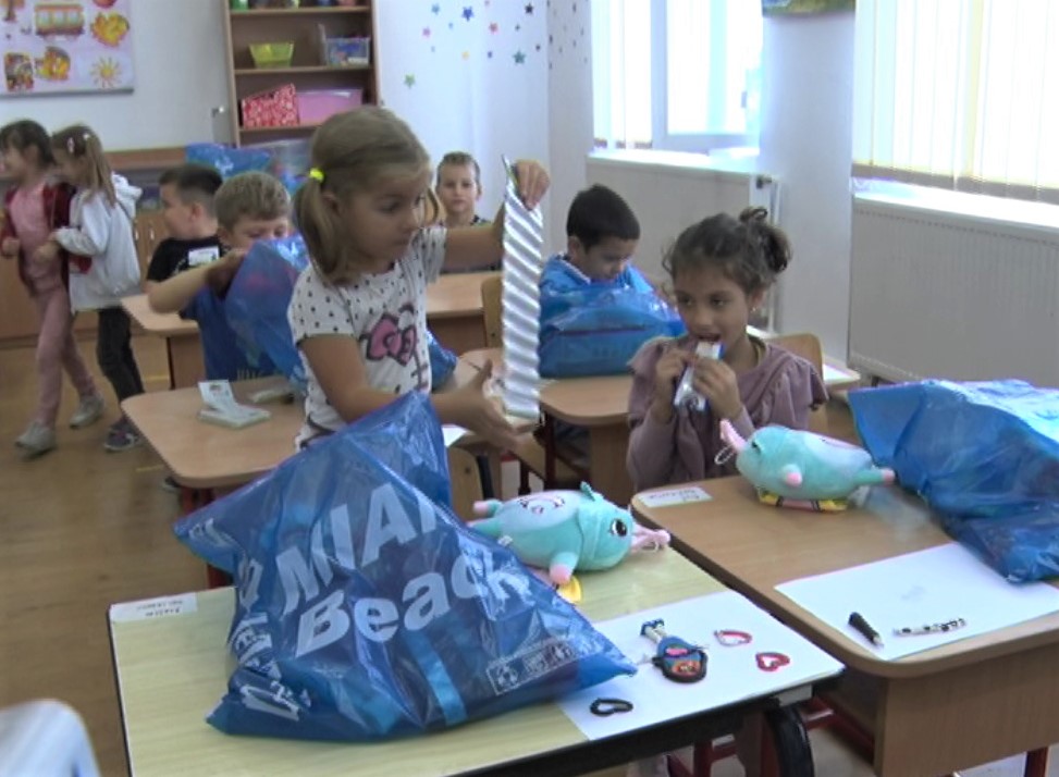 (VIDEO) “Sună Clopoțelul”, la Școala Izvoru-Dulce. Activitate inedită pentru peste 100 de elevi