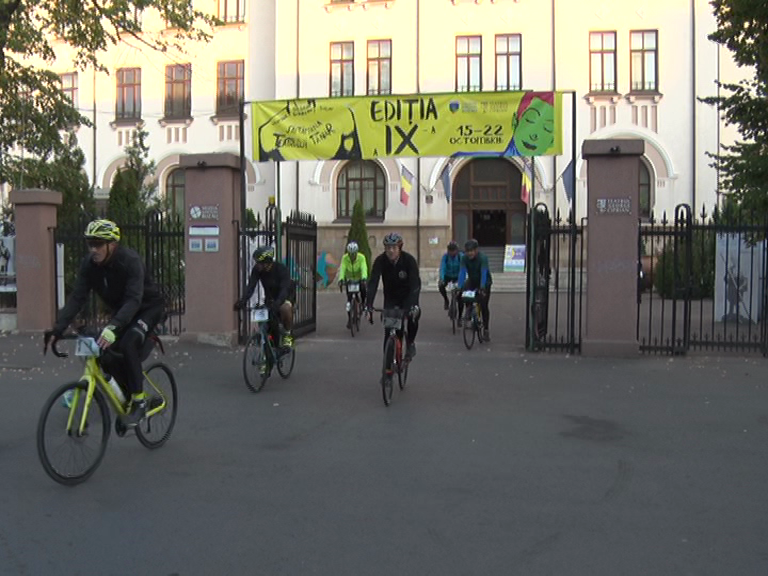 Drumul Chișinăului. Șapte cicliști au luat startul spre Republica Moldova