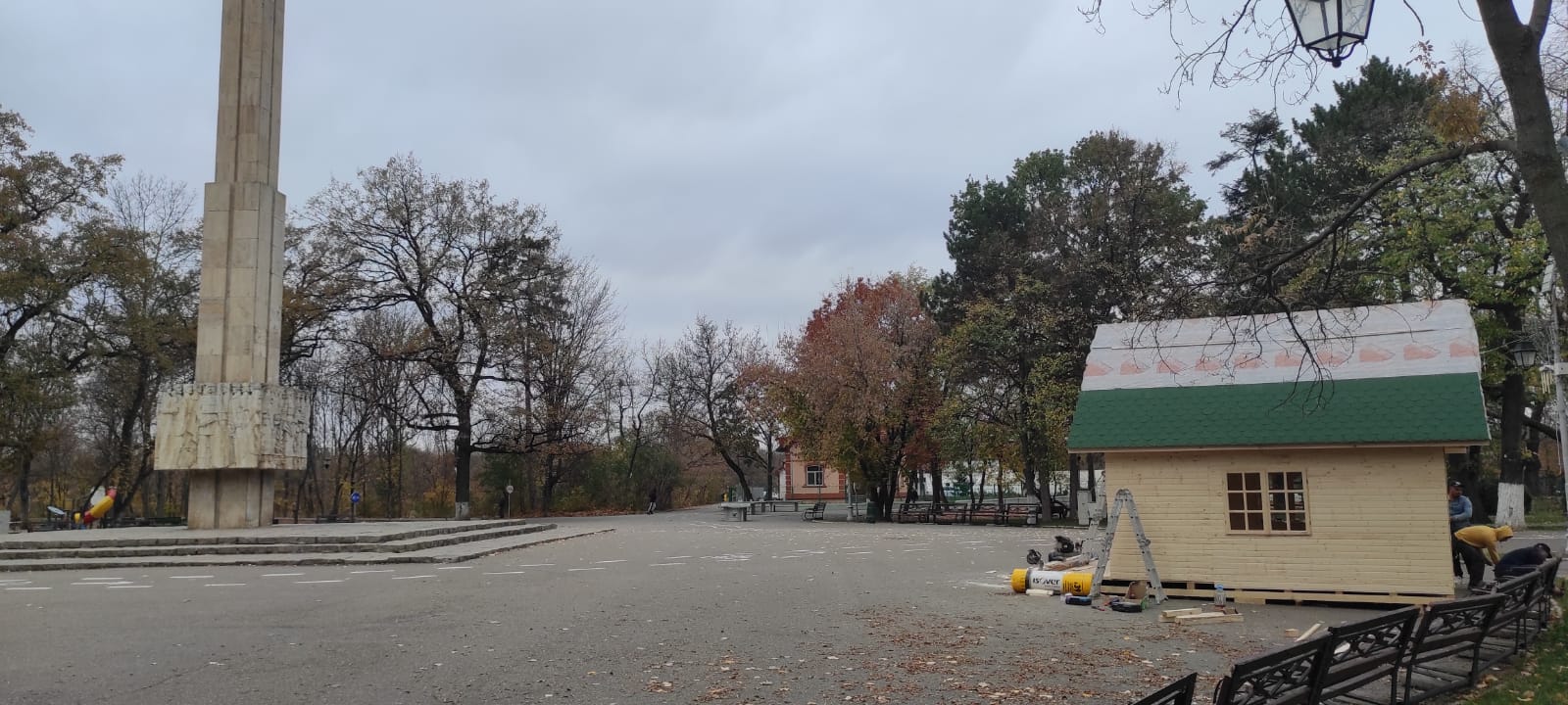 Târg cu surprize. Căsuța lui Moș Crăciun e gata