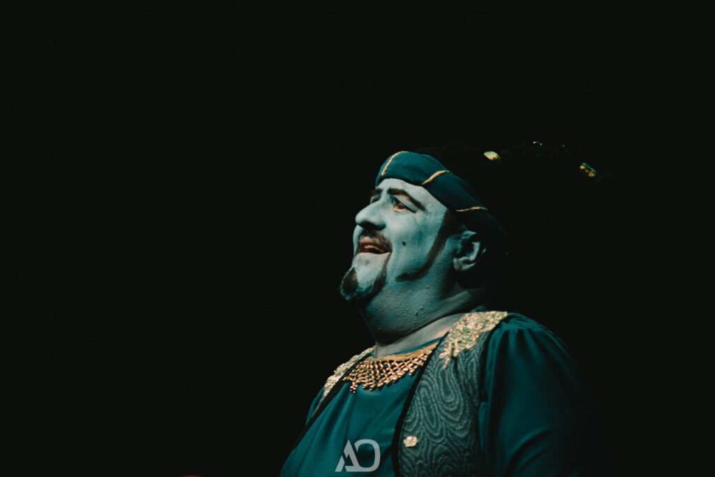 (VIDEO) ”Lampa lui Aladdin”, un spectacol savuros! Iată când va mai fi jucat pe scena Teatrului "George Ciprian"!