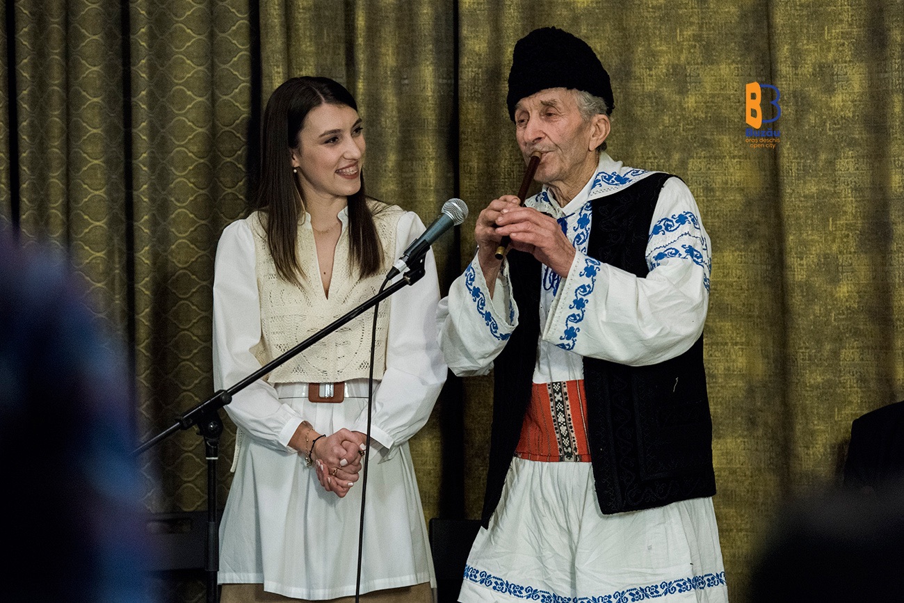 (VIDEO) Cântece țărănești de pe Valea Slănicului. „MousaiosSound”, proiect al Claudiei Colniceanu