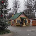 Ultimele pregătiri. Orășelul Copiilor își deschide porțile.