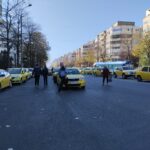 (VIDEO) Protest pe trei benzi. Taximetriștii, nemulțumiți de desființarea stațiilor