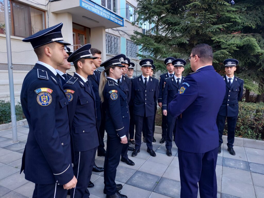 (VIDEO) Polițiști noi, uniforme noi. În total: 69