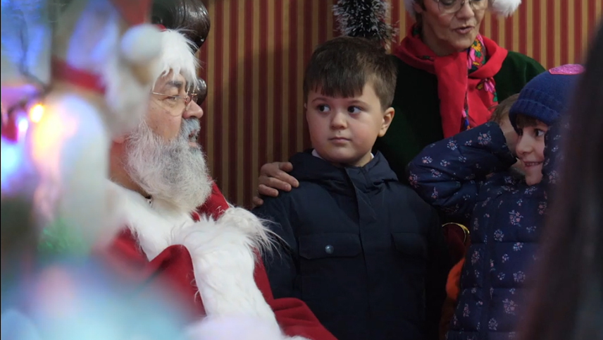 Mic Dejun cu Moș Crăciun. La Teatrul George Ciprian