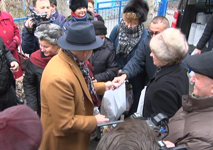 Cadouri pentru vârstnici. Surpriză din partea C.J. Buzău, în preajma Crăciunului