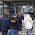 Două femei, în cătușe după ce au donat sânge. Prinse de polițiștii aflați într-o misiune nobilă