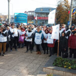 Protest la Prefectură. Personalul nedidactic din școli, nemulțumit de salarii
