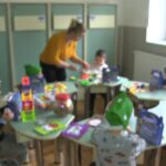 Daruri și zâmbete pentru copiii cu dizabilități. Micuții au primit pachețele cu dulciuri