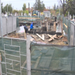 Muzeul Eroilor. Construcția este amplasată în cel mai mare cimitir militar din România.