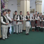 Cu buhaiul la Primărie. Elevi buzoieni i-au colindat pe cei trei edili