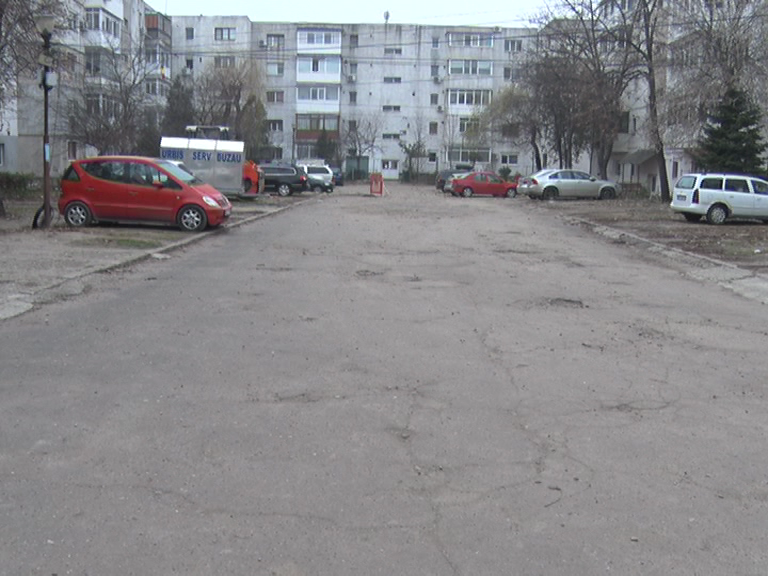 Parcare la sol. Optzeci de locuri rezidențiale la blocurile „i”