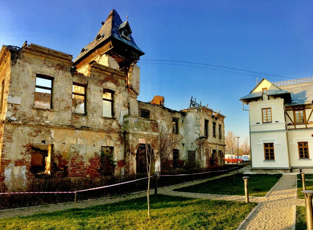 Parcul aristocratic Marghiloman. Vor fi reabilitate Casa de oaspeți și grajdurile