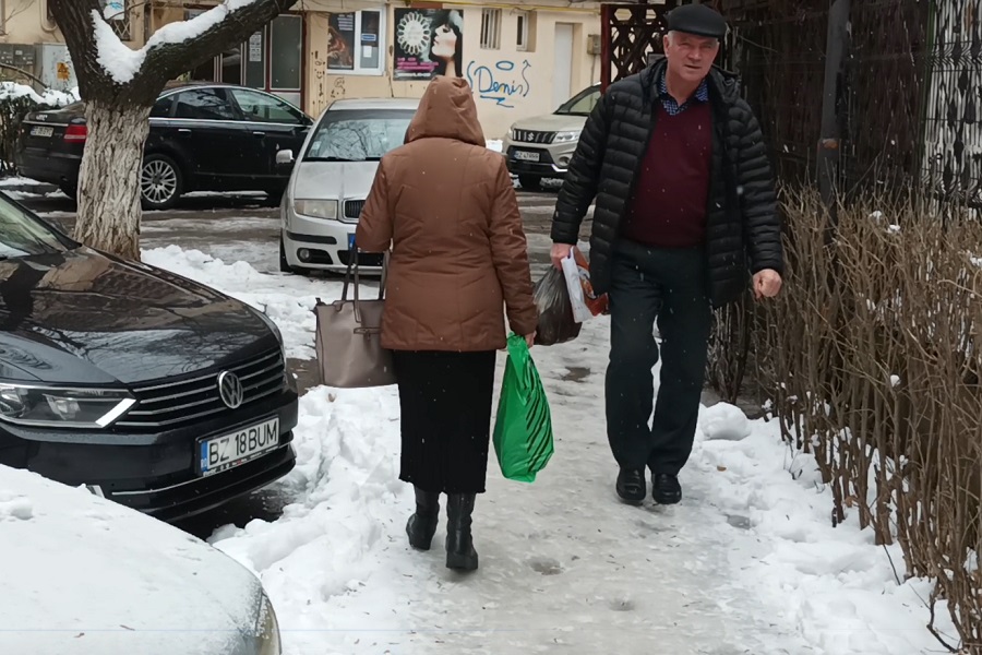 Val de pacienți la Ortopedie. Și-au rupt mâinile și picioarele după ce au căzut pe gheață
