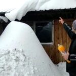 Zăpada cât casa, la Bisoca. Oamenii de aici spun că sunt obișnuiți cu iernile grele
