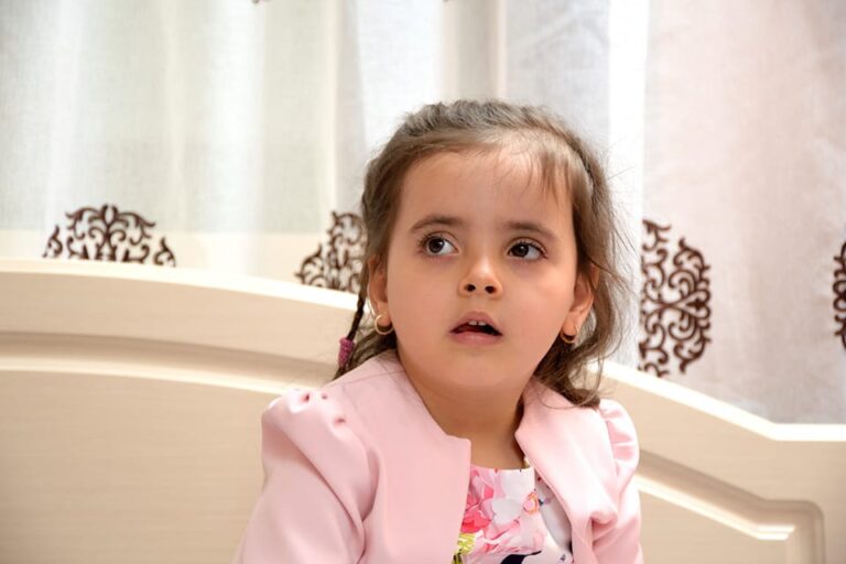 Maria are 4 ani. ,,Ne dorim să ne auzim copilul vorbind!". Fetița are nevoie urgentă de transplant cu celule stem