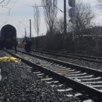 Tragedie pe calea ferată. O femeie a fost lovită mortal de un tren