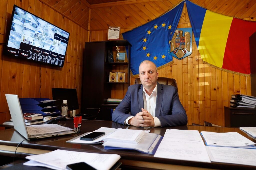 (FOTO) Primarul comunei Chiojdu, Gheorghe Neamțu, și secretele reușitelor sale în slujba oamenilor: "Pentru mine, nu există nu se poate"