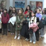 Expoziție cu lucrări premiate. Protagoniștii sunt cei mai talentați elevi din țară, în domeniul Arte Vizuale