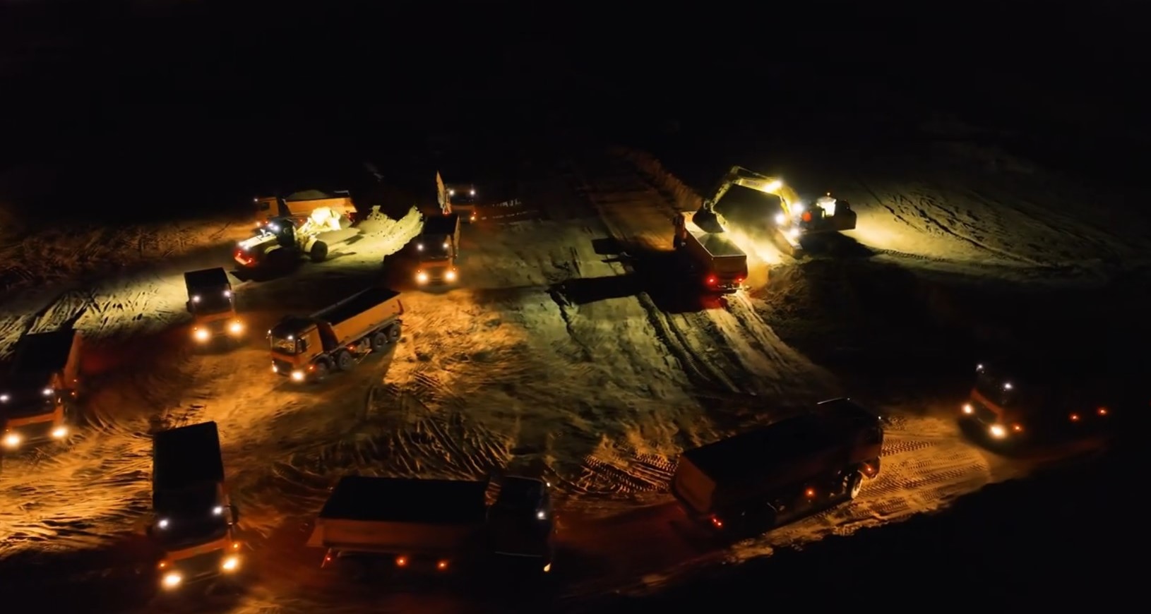 (VIDEO) Furnicar nocturn pe Autostrada Buzău – Focșani. Mai puțină mișcare pe tronsonul Mizil – Pietroasele