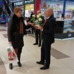 Flori pentru buzoience. Gest nobil, de 1 Martie, din partea conducerii Consiliului Județean
