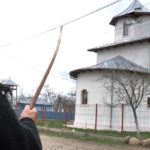 Temeri după ce turla bisericii a fost lovită de trăsnet. S-a întâmplat într-un sat din Bărăganul Buzăului