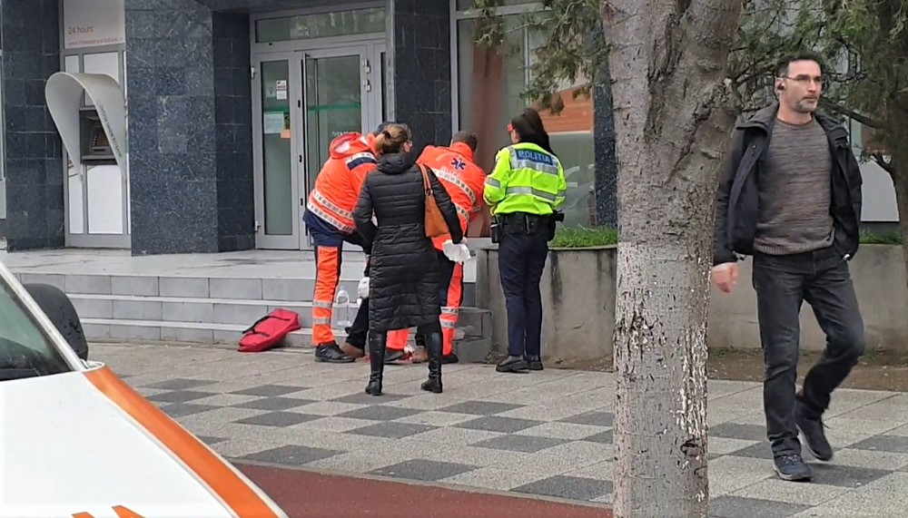 Pieton acroșat pe Unirii. Bărbatul a scăpat ca prin minune, deși a fost izbit violent