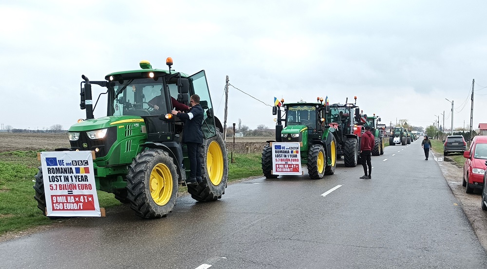 Fermierii, cu utilajele în stradă. Cerealele din Ucraina au stricat afacerile producătorilor locali