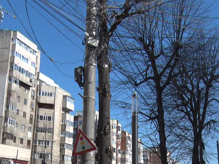 Cer liber. Cablurile aeriene vor fi coborâte în canalizații
