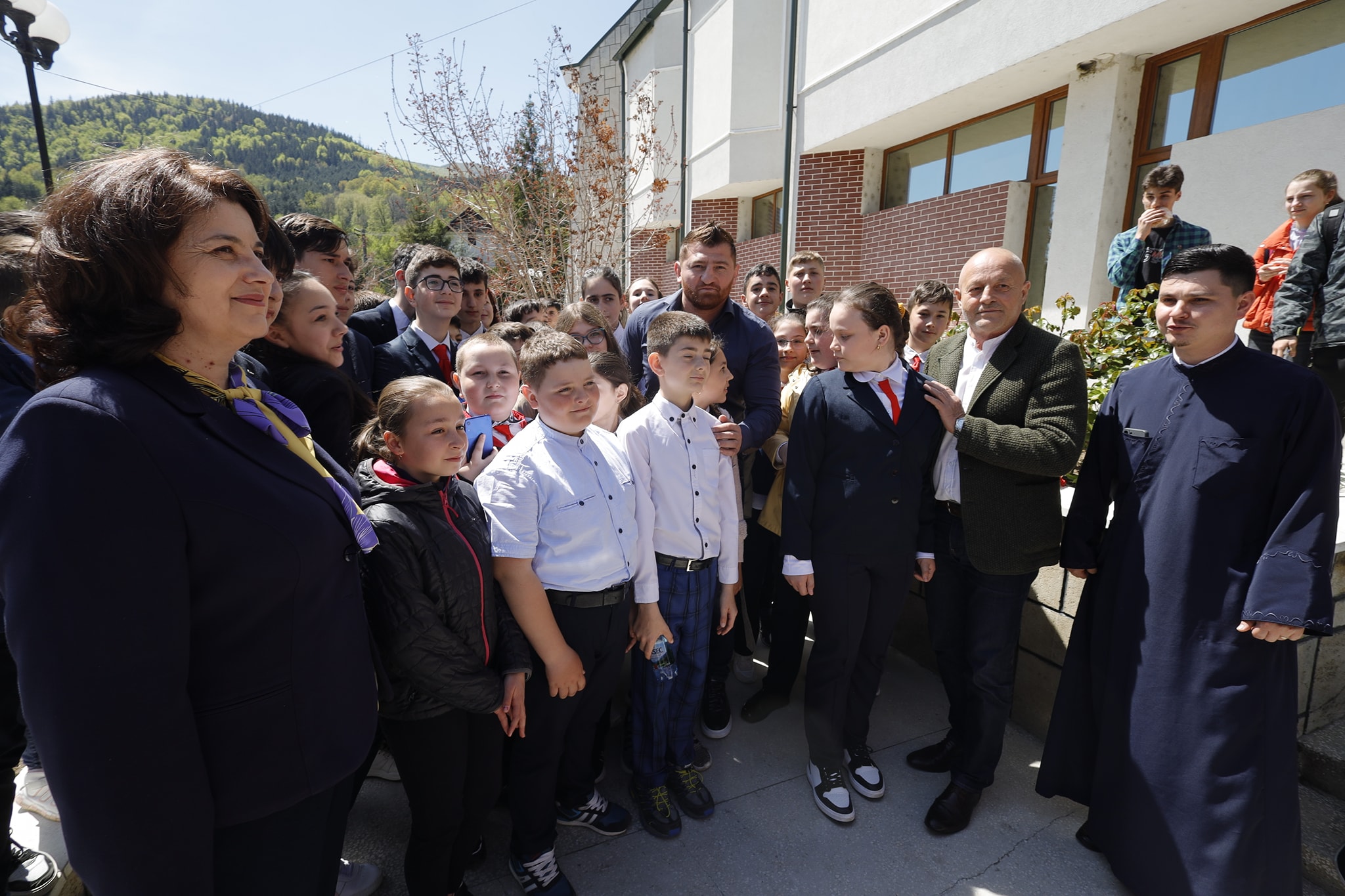 (FOTO) Start în campania anti-bullying promovată de Cătălin Moroșanu și Consiliul Județean. Azi, la Smeeni și Râmnicu Sărat