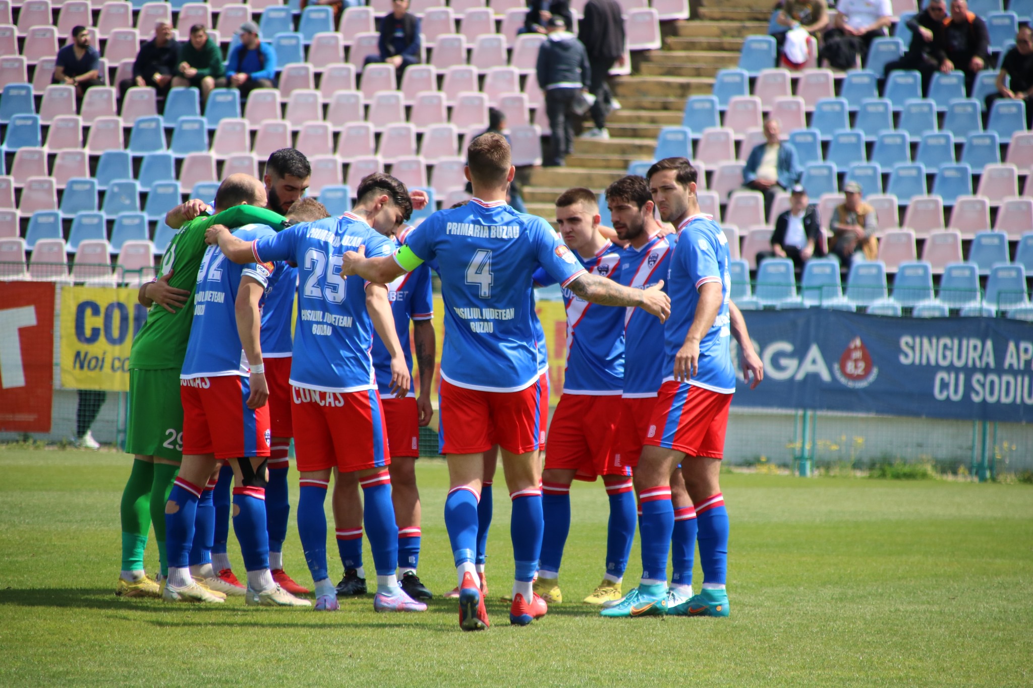 Mihalcea: “Să-l rugăm pe portar să cadă!” Egal într-un meci cu record de ratări