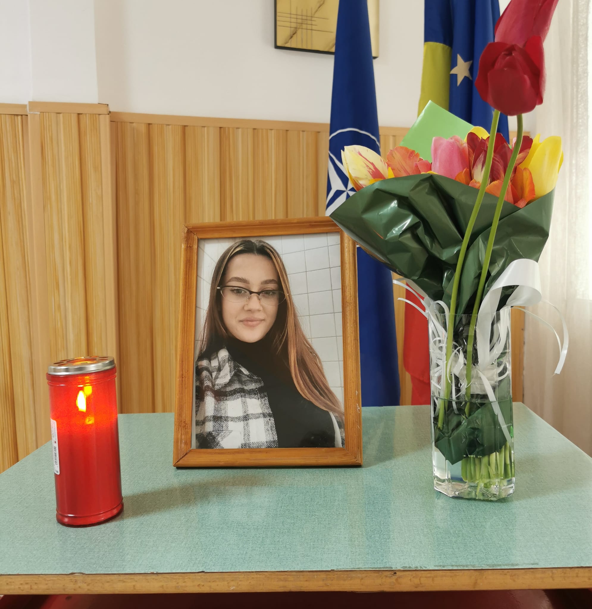 (FOTO) TRAGEDIE. O elevă model de la ,,Meserii și Servicii” s-a sinucis. Mister cu privire la motivele gestului tinerei