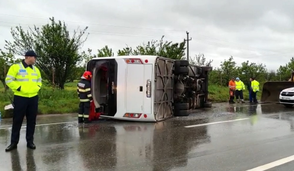 Un nou accident grav, pe „Drumul morții”. Un autocar s-a răsturnat. S-a activat Planul Roșu de Intervenție