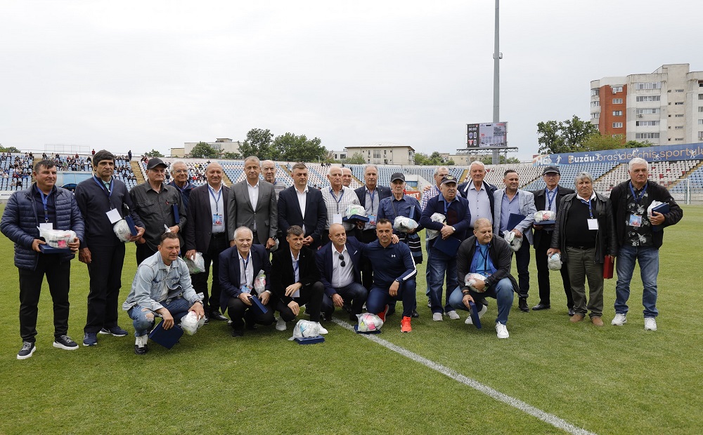 Momente speciale, înainte de Gloria – UTA. 21 de foști mari fotbaliști ai Gloriei, premiați de către oficialități