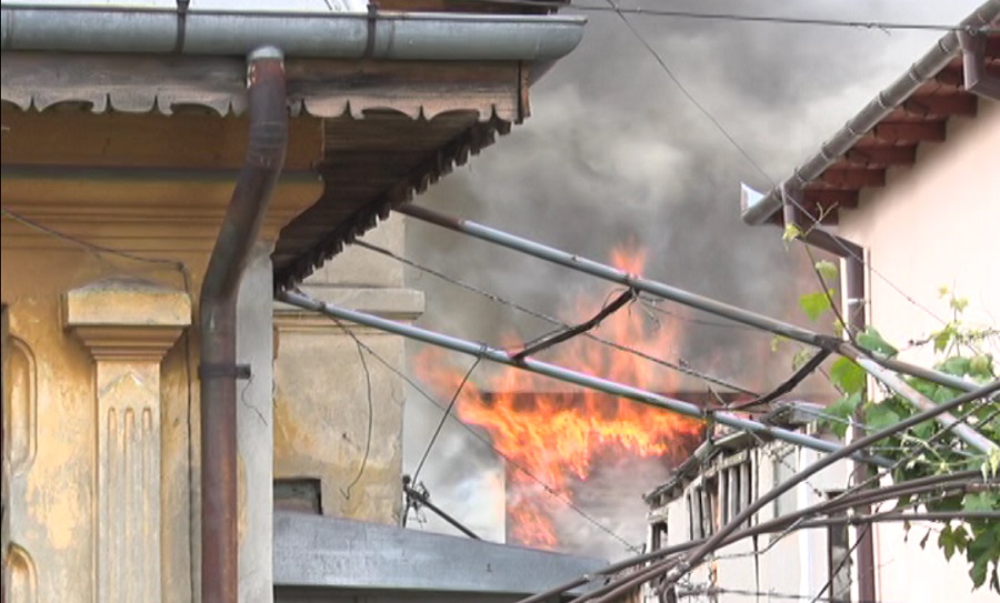 Incendiile de locuințe, în creștere. Cauza principală: instalațiile de încălzire defecte