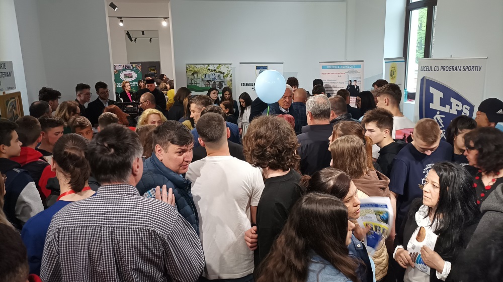 Târg de Oferte Educaționale pentru viitorii liceeni. Sunt tot mai multe opțiuni pentru elevii de clasa a VIII-a