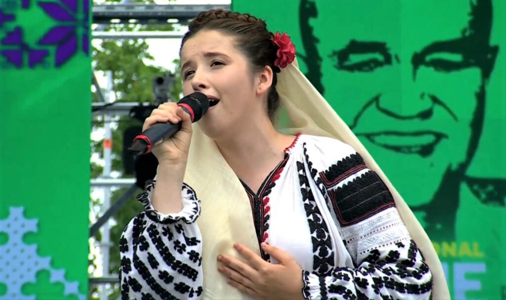 (VIDEO/FOTO) Flavia Maria Cochirleanu, câștigătoarea Trofeului. Majoritatea premiilor Festivalului de Muzică Populară ,,Benone Sinulescu”, în dreptul concurenților buzoieni