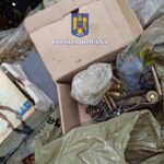 (VIDEO) PERCHEZIȚII. Braconieri din Siriu, în arest. Vânau urși și cerbi, cu ajutorul unor câini agresivi. Ce au descoperit polițiștii