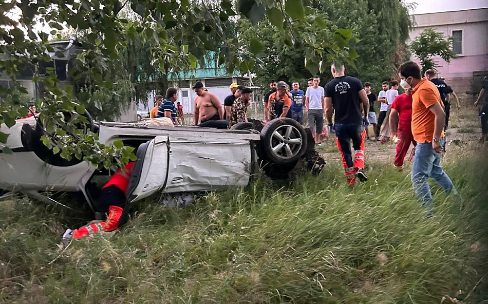 Un mort și patru răniți, într-un accident rutier. Tragedia s-a produs la intrarea în Buzău, dinspre Spătaru