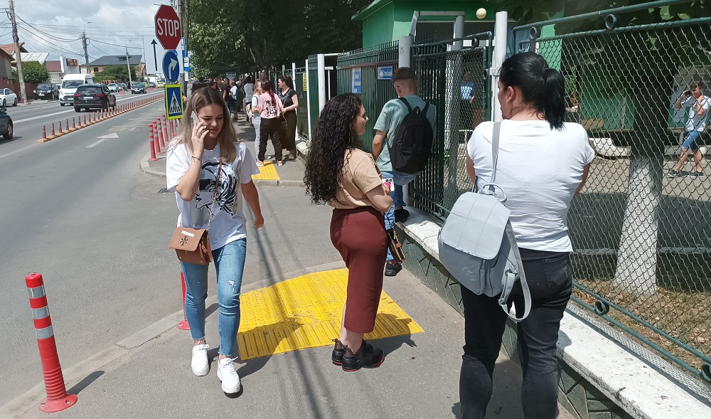 Absolvenții de liceu, primul hop la Bacalaureat. Subiecte abordabile, la testarea scrisă la Limba română