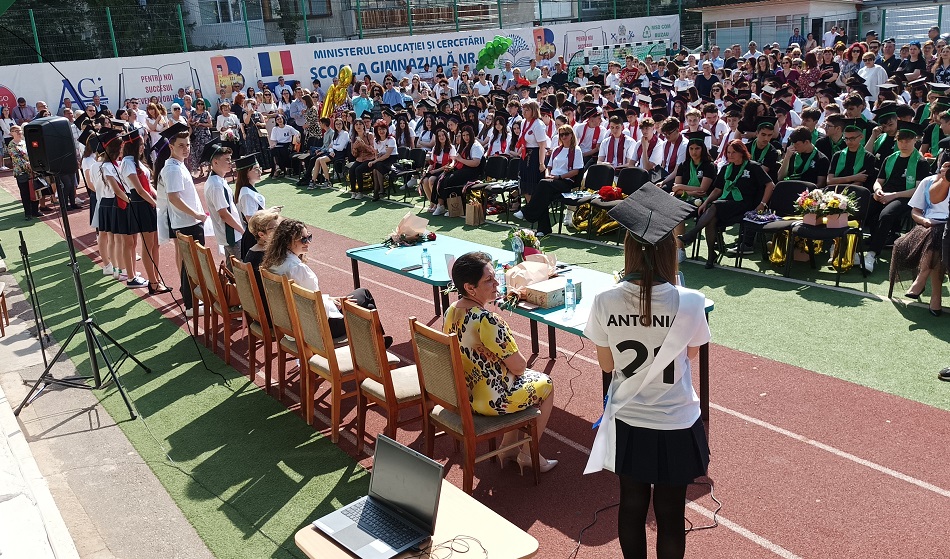 Număr record de șefi de promoție, la Școala nr. 11. Festivitate de absolvire cu lacrimi de emoție