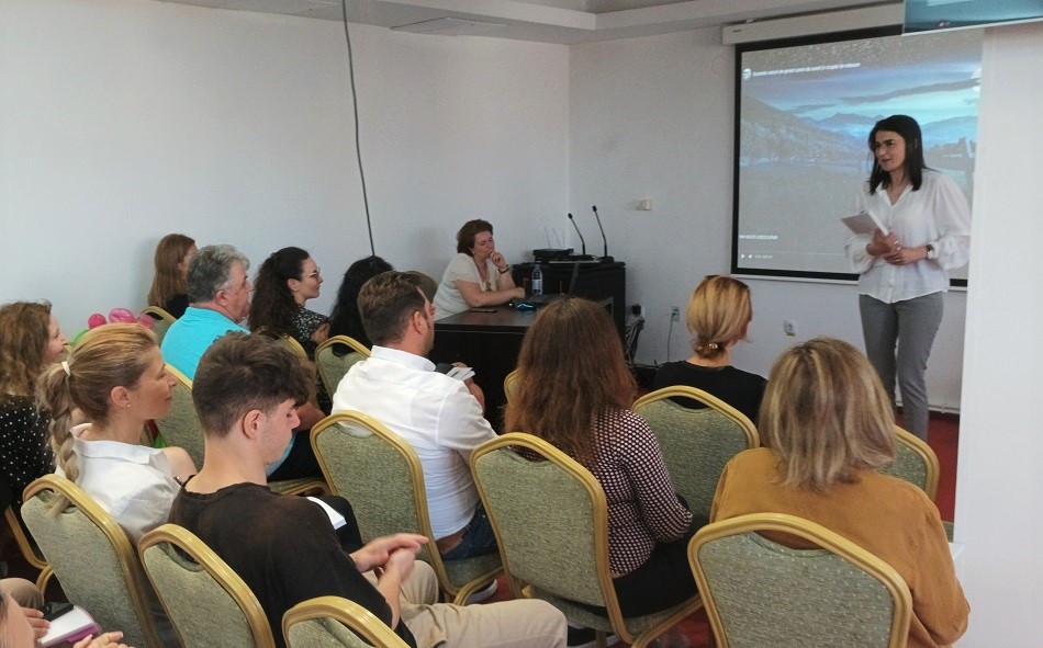 Peste o sută de tineri, ajutați să se integreze în societate. Specialiștii D.G.A.S.P.C. Buzău, concluzii la final de proiect